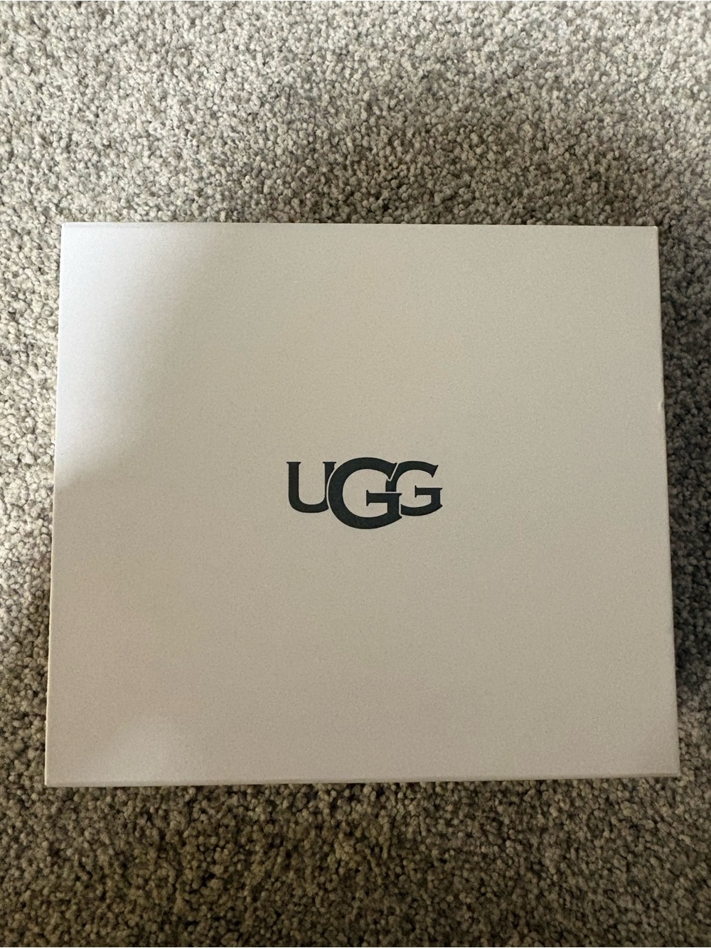 UGG White Box with Black Logo Center